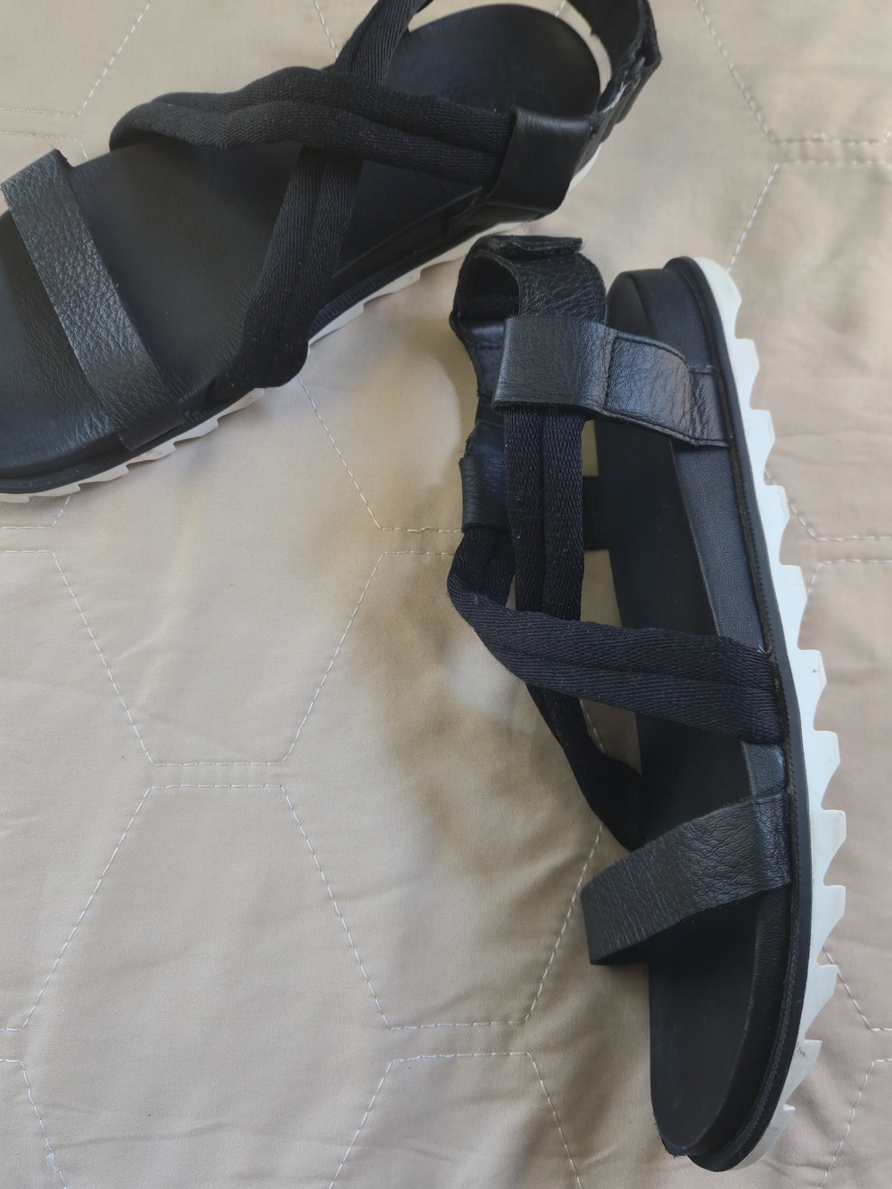 Sorel Roaming Decon Black Strappy Sandals Crisscross Fabric Leather Women Sz8.5